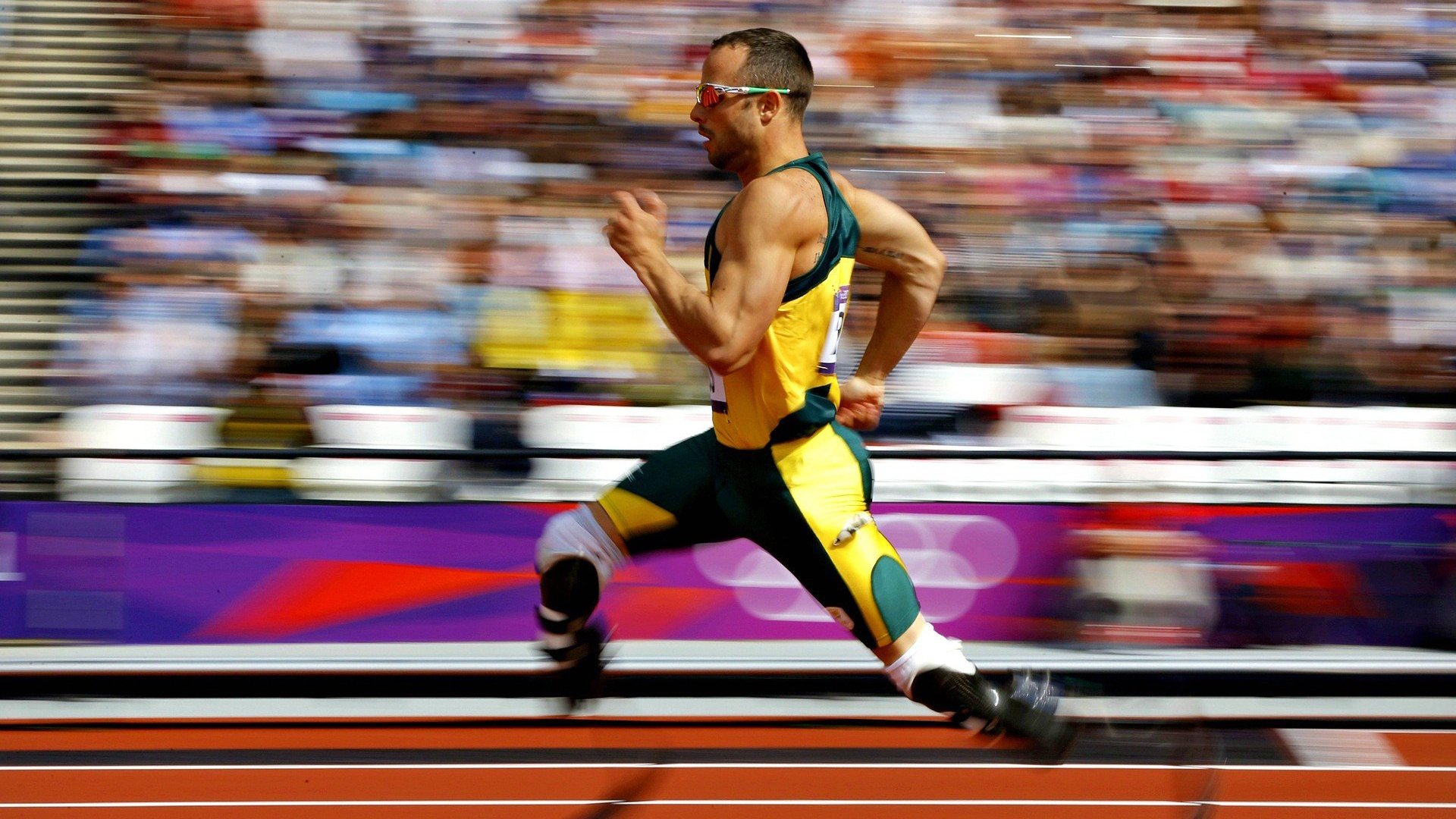 塞恩斯铁腕领航，威廉姆斯横扫迈凯伦的战术革命