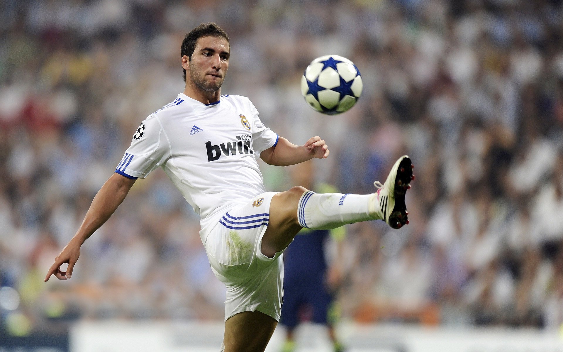 华体会皇马赞助商-雷恩之夜德里赫特一锤定音，法国关键战荷兰新星成突围英雄